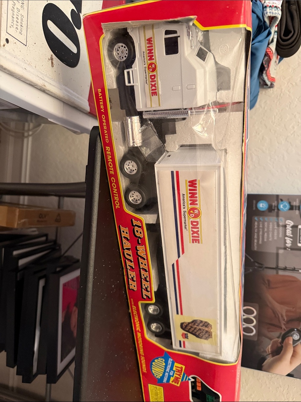 1992 Winn Dixie 18-Wheel Hauler Toy Truck - with Remote Control